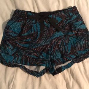 LULU Lemon patterned relax shorts